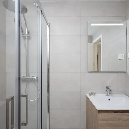 Apartment C30 Urban Comfort - Pool & Parking *