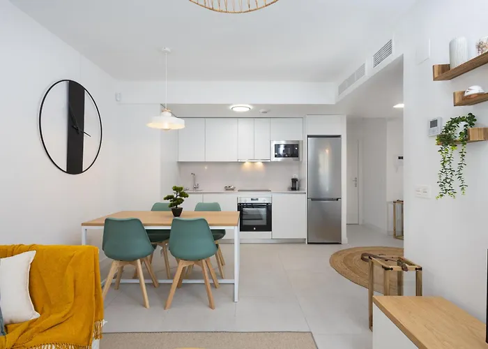 C30 Urban Comfort - Pool & Parking Apartment Malaga