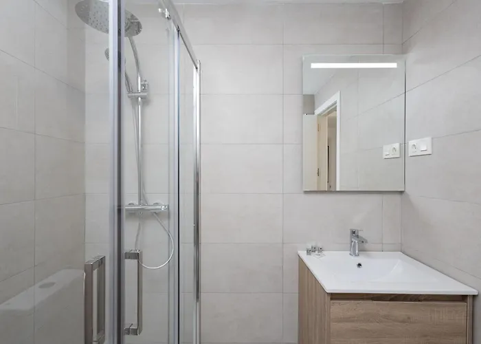 Apartment C30 Urban Comfort - Pool & Parking *